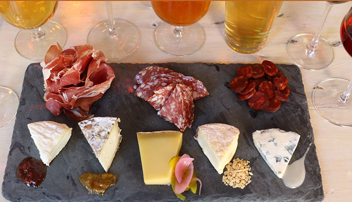 Ostprovning med franska, italienska och spanska ostar och vinprovning i Stockholm